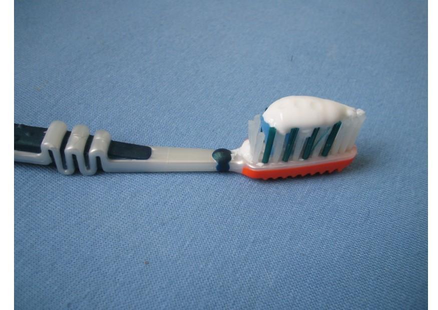 Photo brosse A  dents et dentifrice